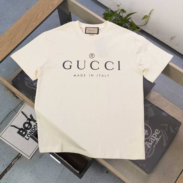 款号 Kc520 高版本 2025新款Gucci古驰经典字母图案Logo印花休闲情侣短袖T恤 独一无二的活性环保面料染色 32支双纱精梳纯棉爽滑手感 纯棉不起球