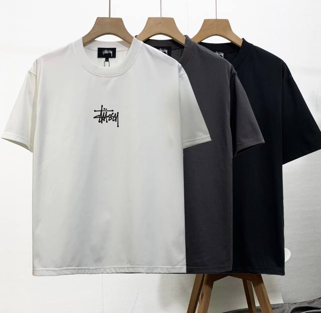 高品质 stussy情侣款圆领短袖T恤 明星同款 上身帅气时尚个性潮流短袖T恤 简单有个性 上身效果巨帅 打底外穿都很好看 颜色搭配也超赞的 特别定制280克双