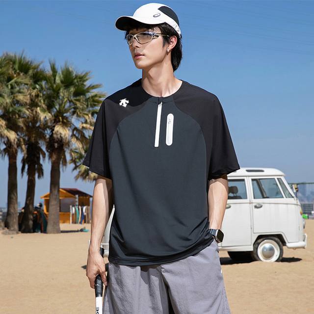 descente 迪桑特夏季冰丝短袖T恤 男女同款 专柜夏季爆款 冰爽亲肤速干无痕工艺 进口专用混纺面料 高科技功能性面料 穿着时可以释放负离子 亚洲身材版型
