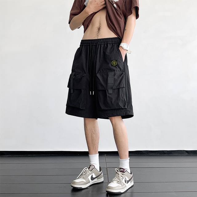 Stone Island 石头岛夏季限定户外工装防水冲锋短裤五分沙滩裤 男女同款 小红书 Ins 抖音爆款 超人气单品 经典Logo 版型好看 上身有型 修饰完