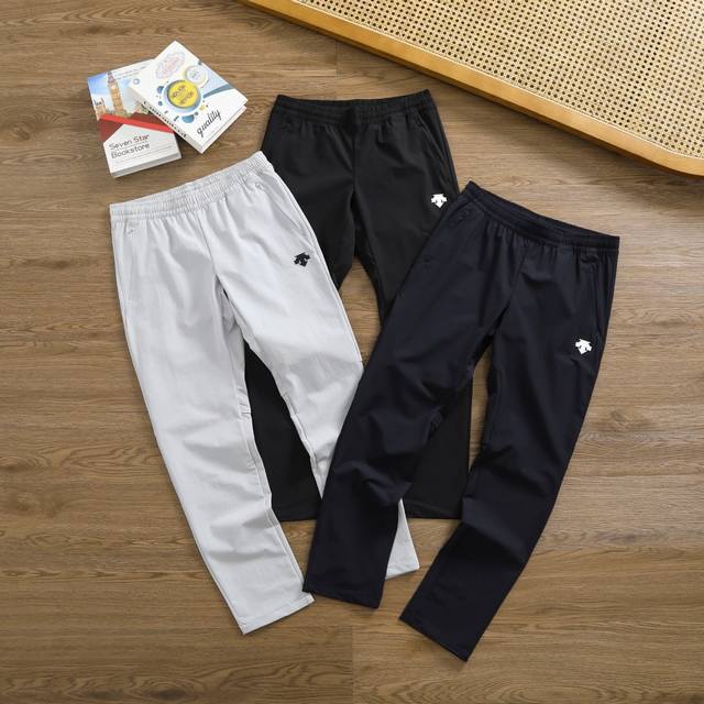 上新 品牌 迪桑特 Descente 尺码 M-L-Xl-Xxl-Xxxl 颜色 黑色-藏青-白色 类型 男士户外休闲速干长裤 材质 运动型速干面料 厚薄 薄