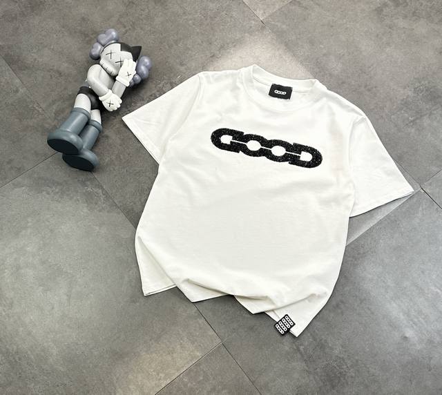 潮牌 Goodbrand高品亮片点缀情侣款短袖T恤 240G双纱潮牌专用棉 纹理清晰 质感满满 同缸定染1 1无色差精密纯棉螺纹 层搭叠穿 自留好货 强烈推荐~