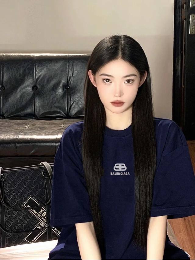balenciaga巴黎世家 高克重纯棉直筒锁扣印花T恤短袖情侣款 color: 藏青色 Size: M-Xl m 肩宽49 胸围114 衣长 Cm l 肩宽5