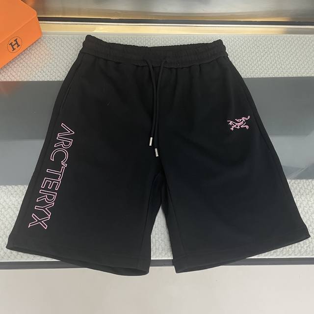 上新 顶级版本 最高品质 arcteryx始祖鸟 定制2025Ss新款刺绣Logo休闲短裤 原版面料高版本高品质 网红明星同款 定制过水洗毛圈面料 采用420克