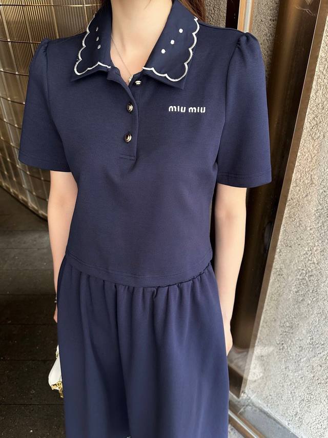 上新 套装 miumi* 缪缪 绣花领短袖polo衫半裙套装 字母绣花装饰 休闲款 颜色 杏色 蓝色 码数 Sml s码推荐 80~100 m码推荐 100 1