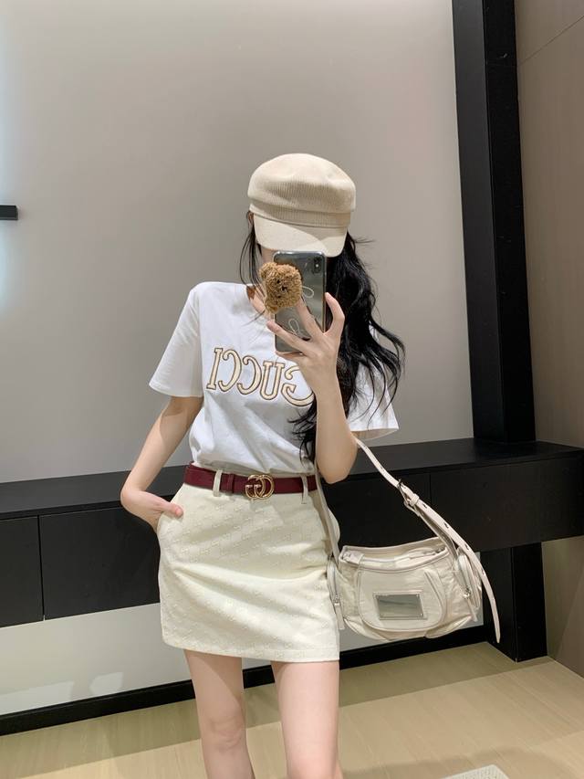 上新 裙子 gucci 古驰 25春夏新款独家上新 logo短T+双G提花短裙套装配皮带 日常休闲套装 一套上身舒适又日常随性 简简单单无烦恼 经典的双G字母提