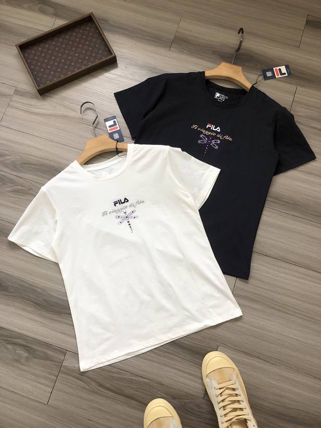 f乐 2025夏季新款 蜻蜓烫钻 字母Logo刺绣 女款轻量透气吸湿速干圆领短袖. 颜色 米白 黑色. 材质 锦纶 氨纶混纺面料 工艺 烫钻 刺绣. 尺码 S