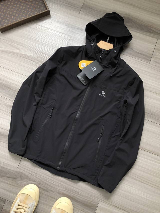 石家丨Kail*S M8 Lt 徽标印花 男女款全天候户外登山徒步轻量化防水透气防晒软壳防晒服皮肤衣. 颜色 玄武黑. 材质 防晒透气Wibdwall面料. U
