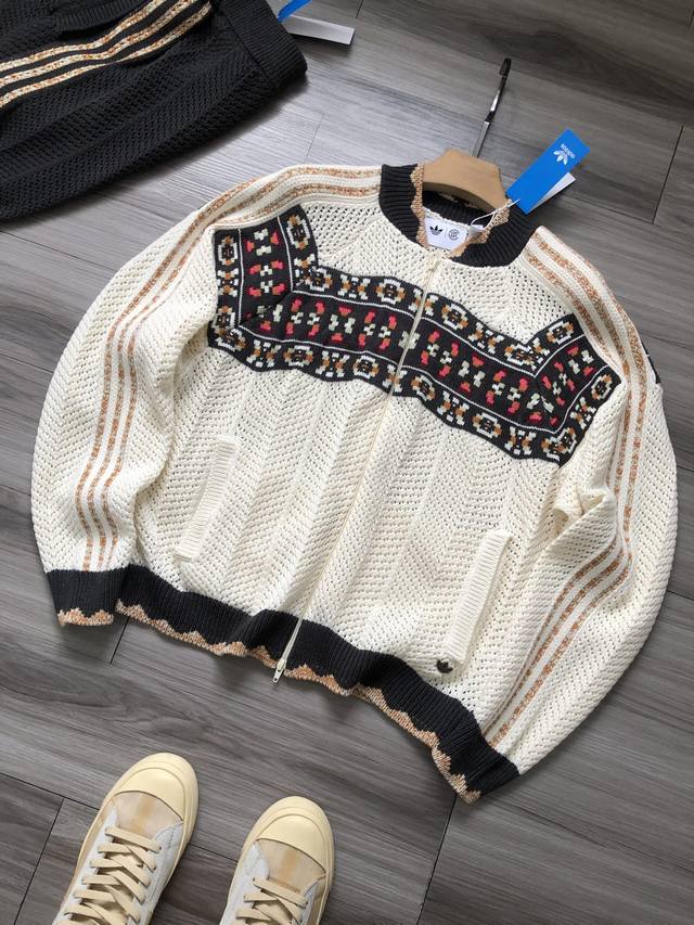 Adidas Orginals X Clot 联名款 冠希哥同款阿迪 三叶草 三条杠提花 徽标铭牌 男女款复古网状镂空棒球领拉链针织衫开衫. 颜色 米白. 材质