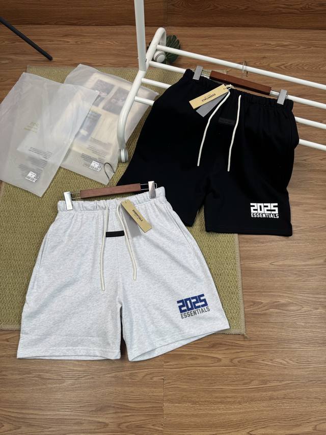 fear Of God Fog Essentials 复线 2025 限定款字母印花抽绳毛圈休闲 采用360G纯棉毛圈面料 面料经过磨毛 水洗预缩处理 手感柔软