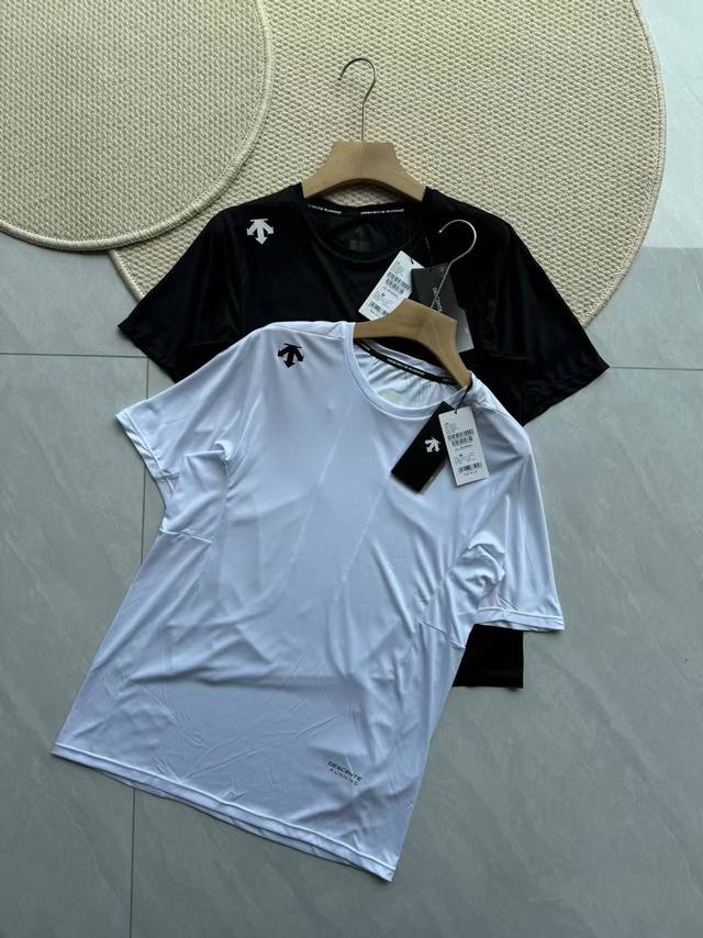 箭头男士速干T 颜色白色 黑色 尺码 M-L-Xl-2Xl 代工单 采用客供定制干爽透气 暴汗之后也不会有丝毫粘腻的速干材质 迅速导出汗水 保持身体干爽 告别夏