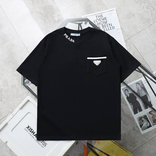 上新 纯原臻品 顶级复刻 - prada 普拉达 新款领口刺绣三角标口袋Logo休闲圆领短袖T恤 - 款号 3350 - 颜色 黑色 白色 - 购入原版开模打造