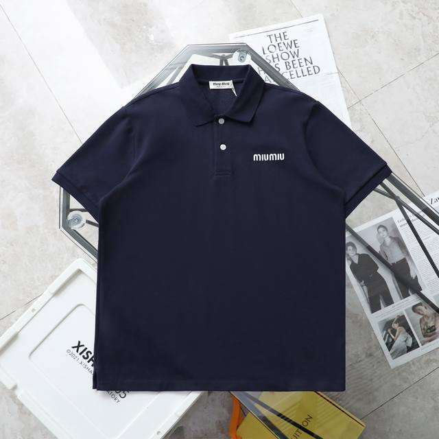 上新 纯原臻品 顶级复刻 - Miumiu 缪缪 专柜款刺绣Logo翻领polo衫商务短袖T恤 -货号 25036 - 颜色 黑色 宝蓝色 -购入原版开模打造