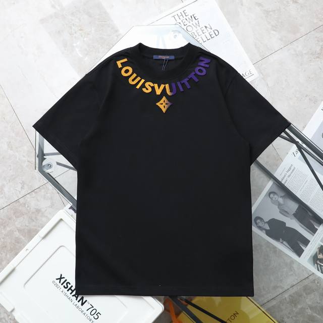 上新 纯原臻品 顶级复刻 Louis Vuitton 路易威登Lv 新款领口牙刷绣花休闲短袖T恤 - 款号: 9901 - 颜色 黑色 白色 - 购入原版开模打