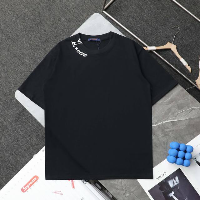 上新 顶级复刻 高端定制 - Louis Vuitton 路易威登Lv 新款领口胶印Logo休闲圆领短袖T恤 - 款号 3352 - 颜色 黑色 白色 - 尺码