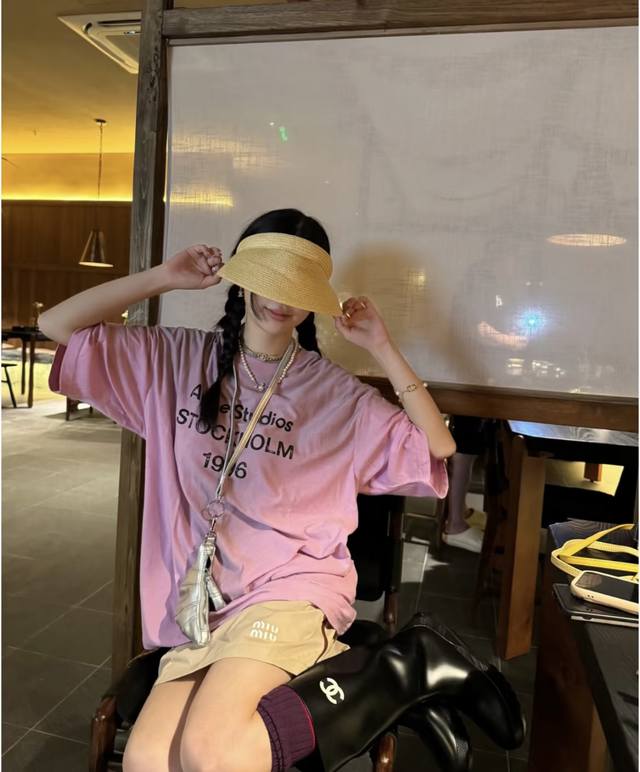 粉色模特图 做旧纯棉T恤好洋气 好City 好喜欢 高级又慵懒天花板 迫不及待过上的夏天 经典色 明星同款色号 不需要精致的妆容和完美的身材也能穿出和她们一样的