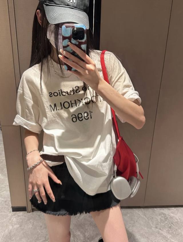 米白色模特图 做旧纯棉T恤好洋气 好City 好喜欢 高级又慵懒天花板 迫不及待过上的夏天 经典色 明星同款色号 不需要精致的妆容和完美的身材也能穿出和她们一样