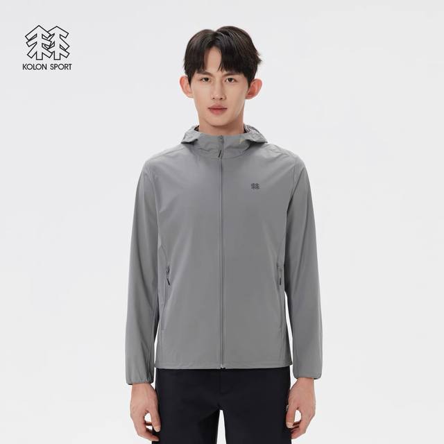 Kolon Sport 可隆户外夏季防晒衣轻薄连帽外套 柜子同款. 非市面跟单通货 喜欢高端品质的兄弟看过来 入手一件原汁原味风壳轻薄外套 全方位无死角防晒 凉