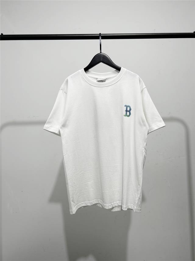 mlb柜子新款炫彩大字母短袖T恤 三标齐全 三联吊卡 原厂包装 通肩压条保证舒适性 高端品质2025Mlb Ny 炫彩大字母款 情侣圆领短袖高端品质 专柜1 1