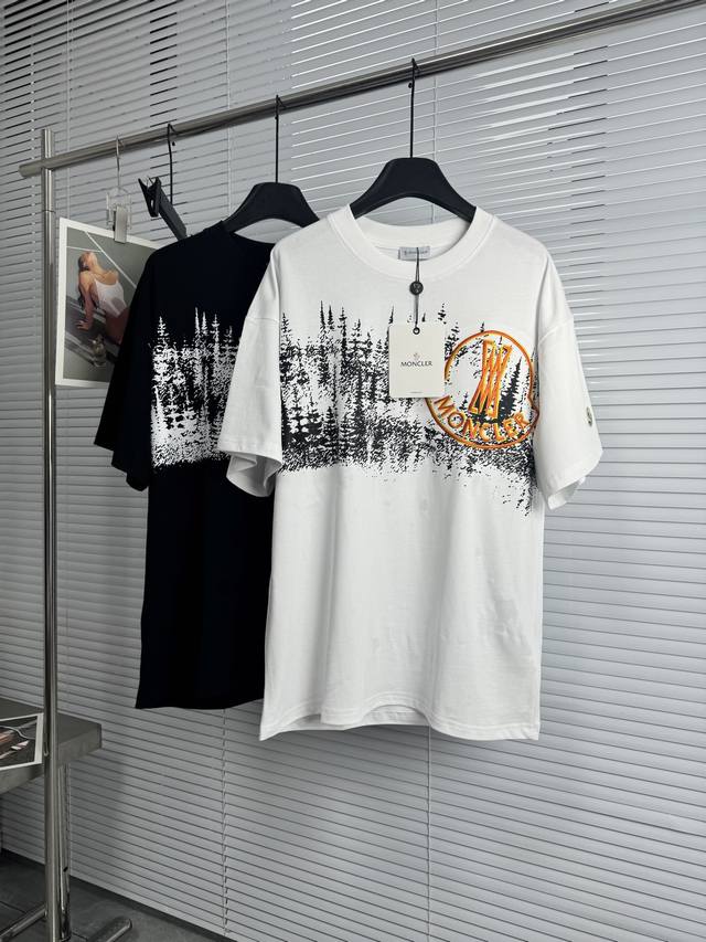 moncler 蒙口2025春夏新款刺绣Logo圆领短袖T恤 高版本高品质原版面料 网红明星同款 胸前字母刺绣Logo工艺 纯棉面料 手感非常舒服 超级百搭好看