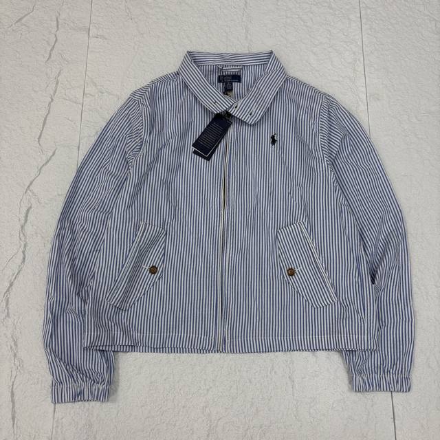 polo Ralph Lauren拉夫劳伦 立领拉链直筒长袖夹克外套 虞书欣同款 虞书欣同款上身的一个爆款 得物已断货 面料非常轻薄软软的泡泡纱衬衫面料 可当防