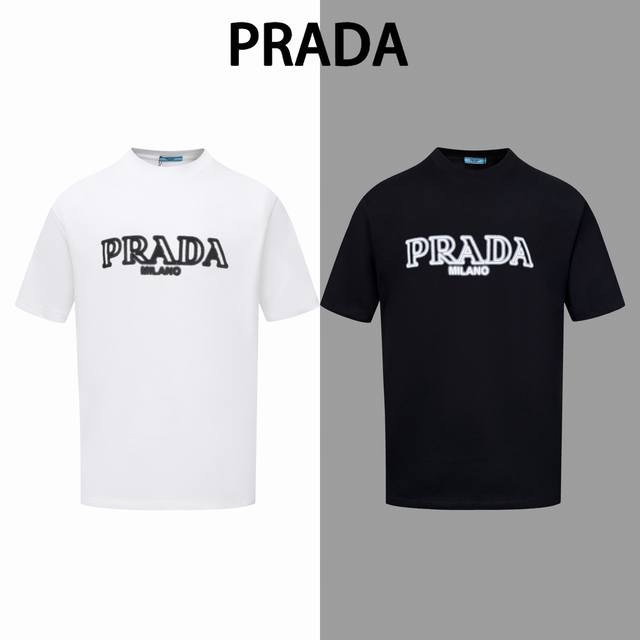 普拉达喷墨字母圆领短袖 prada官网一致款式 面料 32支双纱260克纯棉面料 同缸同色织染螺纹 颜色一致 工艺 进口机器白墨热压喷墨硅胶 配套 三标齐全 纸
