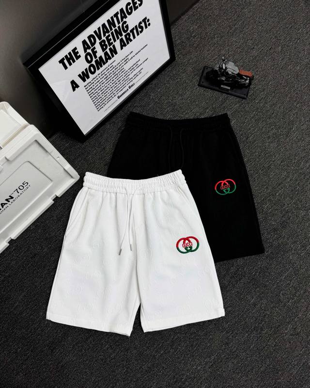 gucci 古驰 春夏季新款休闲高品质 针织刺绣短裤 超高端品质绣花 双压边工艺制作而成 原版复刻 立体发泡印花 最新字母联盟Logo图案设计 针织面料硬挺扎实
