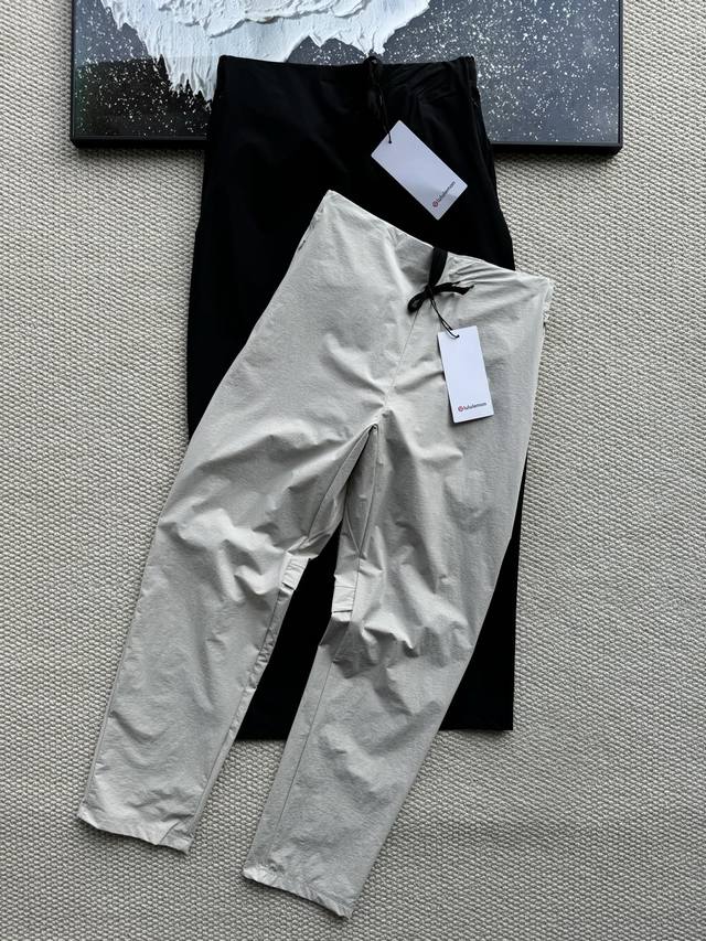 lululemon 露露25Ss夏季新款刺绣户外运动休闲长裤 绝对完美的品质 25年贸易公司订单纯正非常挺得一款裤子 必入单品 松紧腰系带抽绳设计 立体剪裁面料