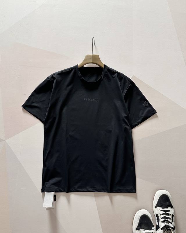 descente 迪桑特Essential男女同款防晒T恤短袖针织衫夏季新品夏日型动 干就出色 夏日的炽热阳光下 每一次挥汗都是对自我的挑战 穿上迪桑特速干短袖