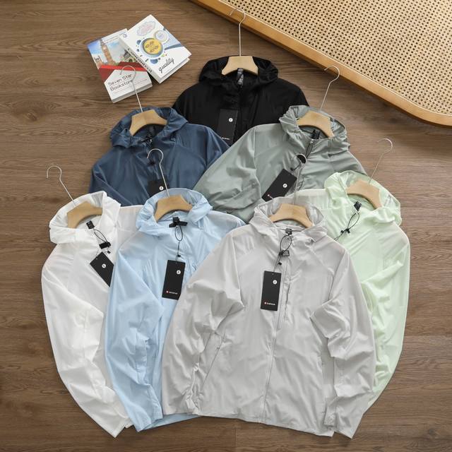 品牌 露露乐蒙 Lululemon 尺码 S-M-L-Xl-Xxl 颜色 黑色-军绿-嫩绿-浅灰-以太蓝-白色-深蓝 类型 轻量户外运动冰丝透气皮肤衣 材质 冰