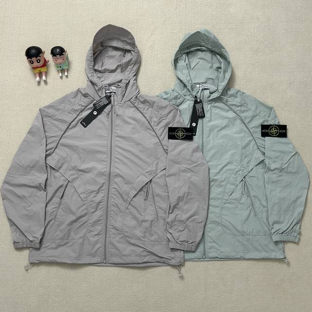 新款拼接速干反光条防晒衣实拍图 stone Island 石头岛连帽全拉链反光条机能户外防风防水防紫外线防晒衣外套 实拍图 面料采用高品质防风防水放紫外线 机能
