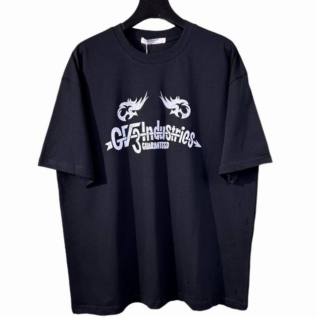 givenchy 纪梵希 经典短袖 采用260克双砂面料 三针五线做工 领口包包边条 今年火爆的品牌 看到了就忍不住要自留一件 正确纹路立体印花 正确面料版型