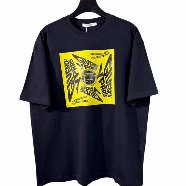 givenchy 纪梵希 黄标字母短袖 采用260克双砂面料 三针五线做工 领口包包边条 今年火爆的品牌 看到了就忍不住要自留一件 正确纹路立体印花 正确面料版