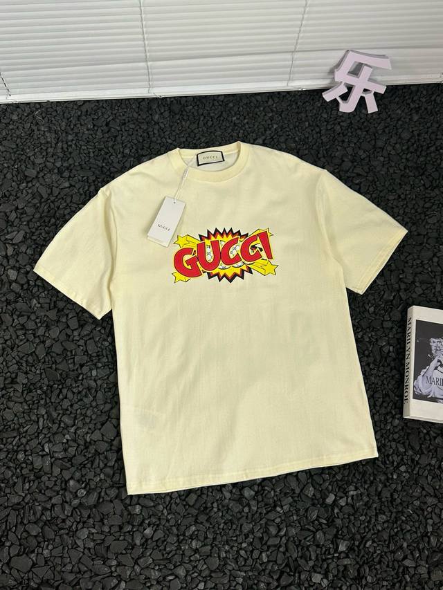 古驰 Gucci 24Ss夏款爆炸字母印花短袖T恤情侣款 - 热度款Tee 潮男潮女必备单品 可随意穿搭 对色对位直喷工艺 图案呈现出来立体感效果非常棒 区别普