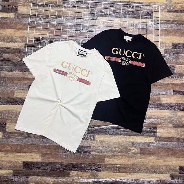 新款上新 限量版经典款Gucci 古驰复古彩色双G做旧腰带印花男女情侣短袖T恤 网红爆款 走秀款 一直非常的火爆彩色双G印花短袖 采用280克双纱面料 肩膀都是