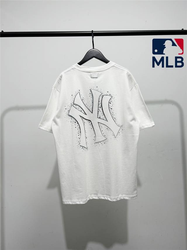高品质 Mlb柜子新款银标刺绣 后背星星斜字母短袖T恤 三标齐全 三联吊卡 原厂包装 通肩压条保证舒适性 高端品质2025Mlb Ny 银标镂空斜字母款 情侣圆