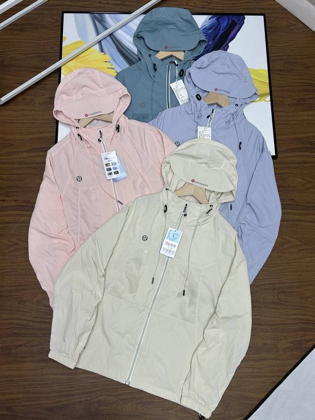 露露乐蒙 Lululemon露露女士皮肤衣防晒服风衣 露露柜子新款连帽防风皮肤衣外套 极具日常与功能性为一体的连帽运动休闲皮肤衣外套 可以当作春天的小风衣 还可