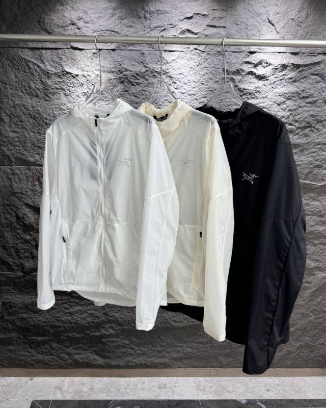 高品质 Are'leryx 始祖鸟Incendo Airshell25专柜款春夏新款高端连帽皮肤衣 防晒衣 始祖鸟Logo拉链科技面料 国际Up+质量认证 面料