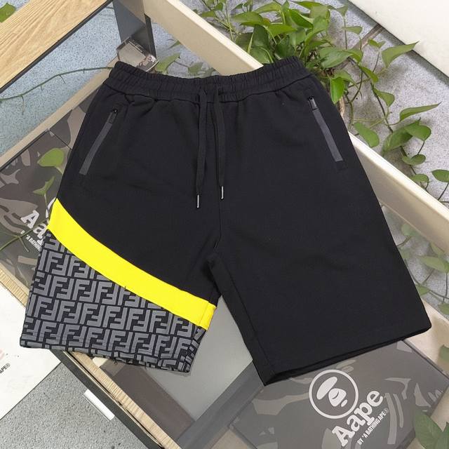 款号 Zscx8876 2025新款Fendi芬迪拼接满印F字母图案Logo印花休闲情侣毛圈五分短裤 采用360G重大毛圈面料 质感一流 作为当下超火的品牌 没