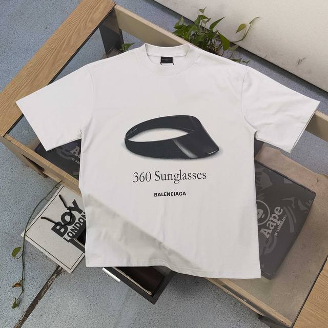 款号 Zy6011 高版本 2025新款Balenciaga巴黎世家太阳帽子字母图案Logo印花休闲情侣宽松短袖T恤 Oversize宽松版型 独一无二的活性环