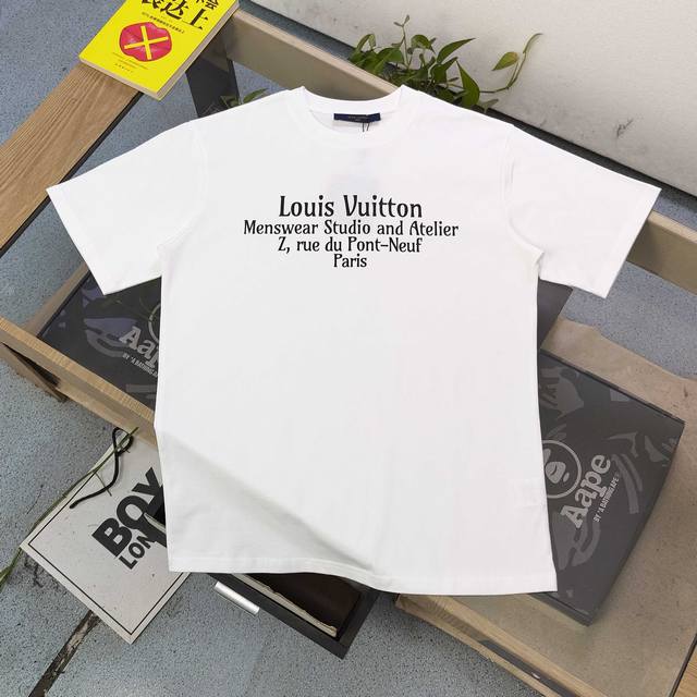 款号 Xd6631 高版本 2025新款Louis Vuitton路易威登Lv涂鸦字母图案Logo印花休闲情侣短袖T恤 独一无二的活性环保面料染色 32支双纱精
