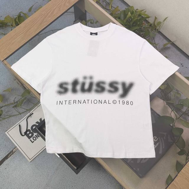 款号 Bm170 高版本 2025新款Stussy斯图西虚化字母图案Logo印花休闲情侣宽松短袖T恤 经典永远不会过时 人手必备款 260G纯棉精梳棉不起球不起