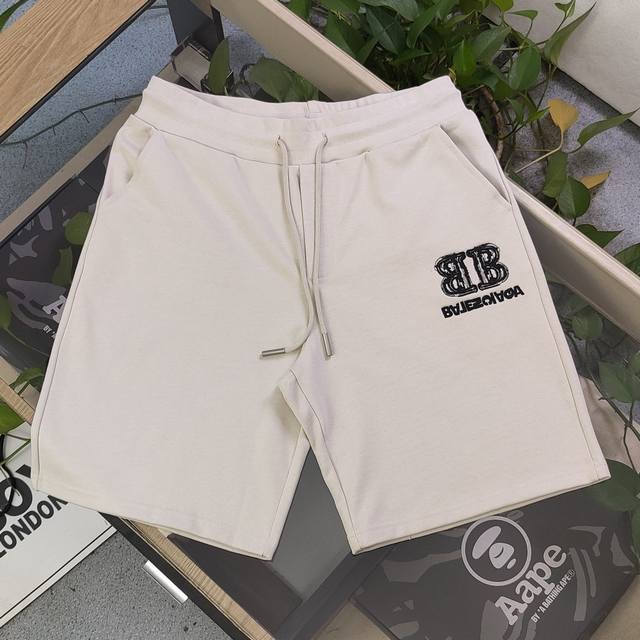 款号 Qd24076 2025新款Balenciaga巴黎世家刺绣双B字母图案Logo绣花情侣毛圈五分短裤 采用360G重大毛圈面料 质感一流 作为当下超火的品