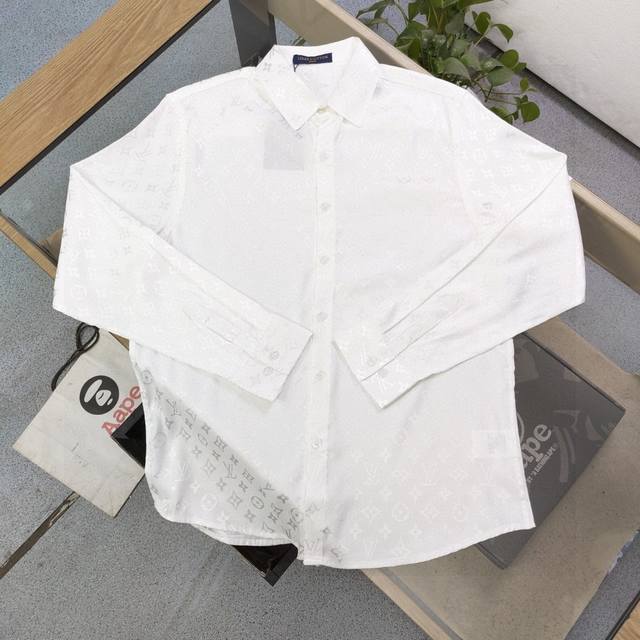 款号 Jx13 2025新款Louis Vuitton路易威登提花Lv四叶草Logo印花休闲情侣长袖衬衫 采用爽滑面料 体感更舒服 定位裁剪 衬衫对格 费时又废