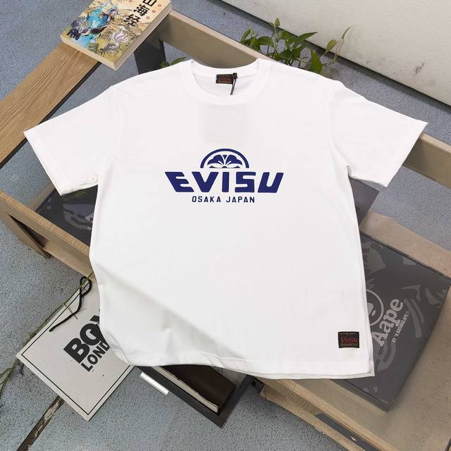 款号 F686 2025新款Evisu福神家花字母图案Logo印花休闲情侣短袖T恤 经典永远不会过时 人手必备款 230G纯棉精梳棉不起球不起毛 上手质感绝对可
