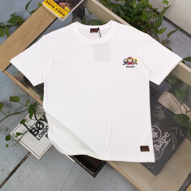 款号 F672 2025新款Evisu福神后背达摩不倒翁扑克牌花色图案Logo字母印花休闲情侣短袖T恤 经典永远不会过时 人手必备款 230G纯棉精梳棉不起球不
