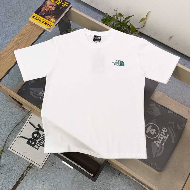 款号 Dg25637 2025新款The North Face北面Tnf野外露营图案Logo字母印花休闲情侣短袖T恤 经典图案设计 朋克不羁 采用250G克重纯