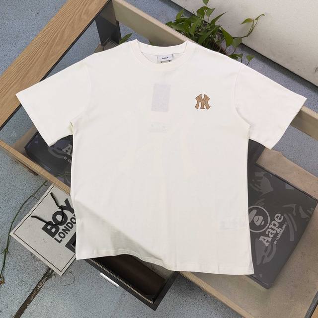 款号 Yy957 高版本 2025新款Mlb洋基队Ny经典复古老花图案Logo字母印花休闲情侣短袖T恤 选用了260克双纱爽滑棉面料制作而成 精细的做工和清晰的