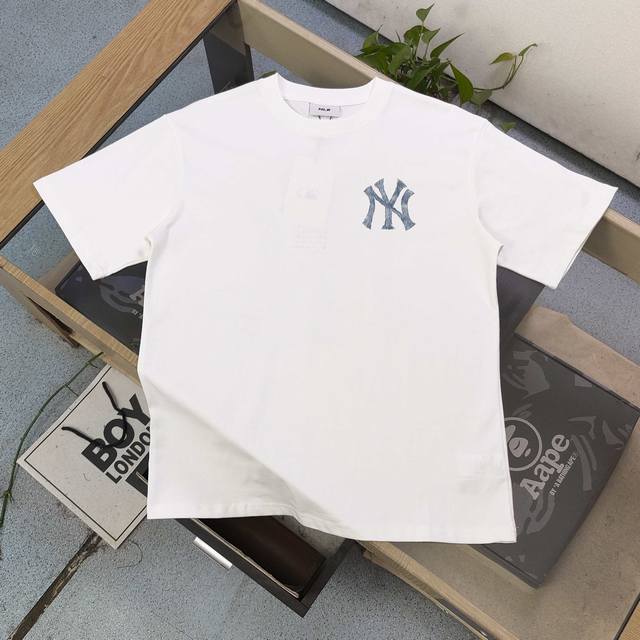 款号 Yy962 高版本 2025新款Mlb洋基队Ny限定炸街图案Logo字母印花休闲情侣短袖T恤 选用了260克双纱爽滑棉面料制作而成 精细的做工和清晰的纹路