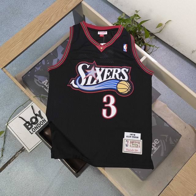 款号 Yss80 顶级刺绣 2025新款Nba耐克Nike费城76人阿伦艾弗森刺绣3号球衣篮球服篮球衣 刺绣字母醒目张扬 图案动感十足 将活力展现得淋漓尽致 无